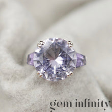 Charger l'image dans la galerie, Mauboussin, ‘extrêmement libre et sensuel’, bague or gris et améthystes