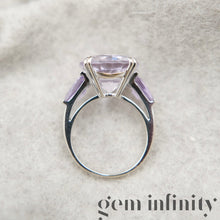 Charger l'image dans la galerie, Mauboussin, ‘extrêmement libre et sensuel’, bague or gris et améthystes