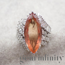 Charger l'image dans la galerie, Bague marquise or gris, topazes impériale et diamants