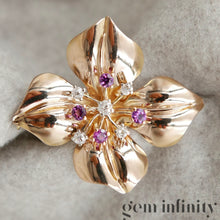 Charger l'image dans la galerie, Broche fleur vintage or rose, diamants et saphirs roses