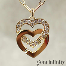 Charger l'image dans la galerie, Dinh Van Pendentif menottes coeurs or et diamants sur chaîne
