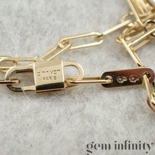 Charger l'image dans la galerie, Dinh Van Pendentif menottes coeurs or et diamants sur chaîne