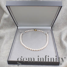 Charger l'image dans la galerie, Mikimoto, collier de perles Akoya, fermoir or