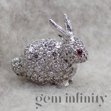 Charger l'image dans la galerie, Broche lapin or gris, diamants et rubis