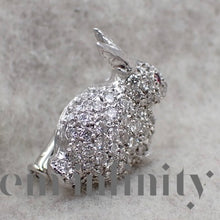 Charger l'image dans la galerie, Broche lapin or gris, diamants et rubis