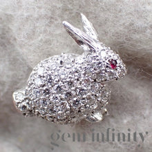 Charger l'image dans la galerie, Broche lapin or gris, diamants et rubis