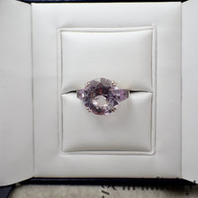 Charger l'image dans la galerie, Mauboussin, ‘extrêmement libre et sensuel’, bague or gris et améthystes