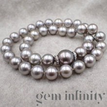 Charger l'image dans la galerie, Collier de perles grises Tahiti, fermoir or gris et diamants