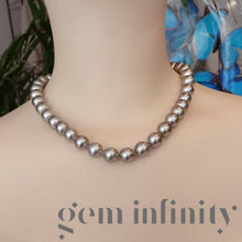 Charger l'image dans la galerie, Collier de perles grises Tahiti, fermoir or gris et diamants