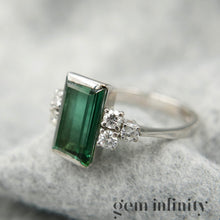 Charger l'image dans la galerie, Bague or gris tourmaline verte et diamants