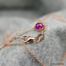 Charger l'image dans la galerie, Collier or rose et cabochon rond de rubis