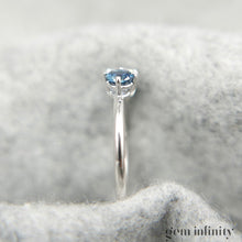 Charger l'image dans la galerie, Bague or gris, diamant et saphirs