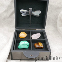 Charger l'image dans la galerie, COFFRET HOME SWEET HOME, Quartz rose, Malachite, Oeil de tigre et Calcite orange

