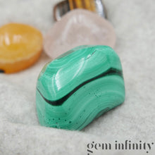 Charger l'image dans la galerie, COFFRET HOME SWEET HOME, Quartz rose, Malachite, Oeil de tigre et Calcite orange
