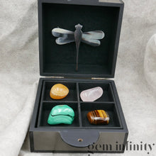 Charger l'image dans la galerie, COFFRET HOME SWEET HOME, Quartz rose, Malachite, Oeil de tigre et Calcite orange
