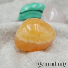 Charger l'image dans la galerie, COFFRET HOME SWEET HOME, Quartz rose, Malachite, Oeil de tigre et Calcite orange
