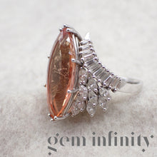 Charger l'image dans la galerie, Bague marquise or gris, topazes impériale et diamants
