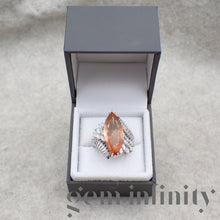 Charger l'image dans la galerie, Bague marquise or gris, topazes impériale et diamants
