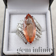 Charger l'image dans la galerie, Bague marquise or gris, topazes impériale et diamants
