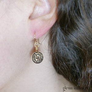 Paire de boucles d'oreilles or et diamants bruns