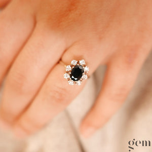 Bague fleur or gris saphir et diamants