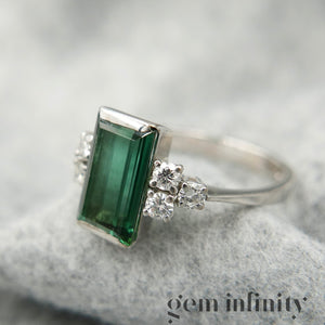 Bague or gris tourmaline verte et diamants