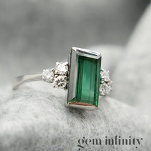 Charger l&#39;image dans la galerie, Bague or gris tourmaline verte et diamants
