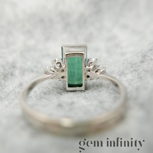 Bague or gris tourmaline verte et diamants