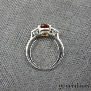 Bague or gris, zircon brun et diamants