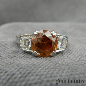 Bague or gris, zircon brun et diamants