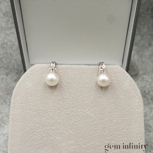 Paire de clips d'oreilles or gris, perles et diamants