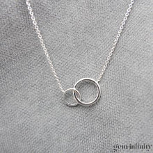 Charger l&#39;image dans la galerie, Collier or gris double cercles et diamants
