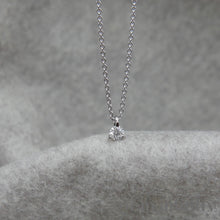 Charger l&#39;image dans la galerie, Collier solitaire diamant or gris
