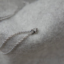 Charger l&#39;image dans la galerie, Collier solitaire diamant or gris
