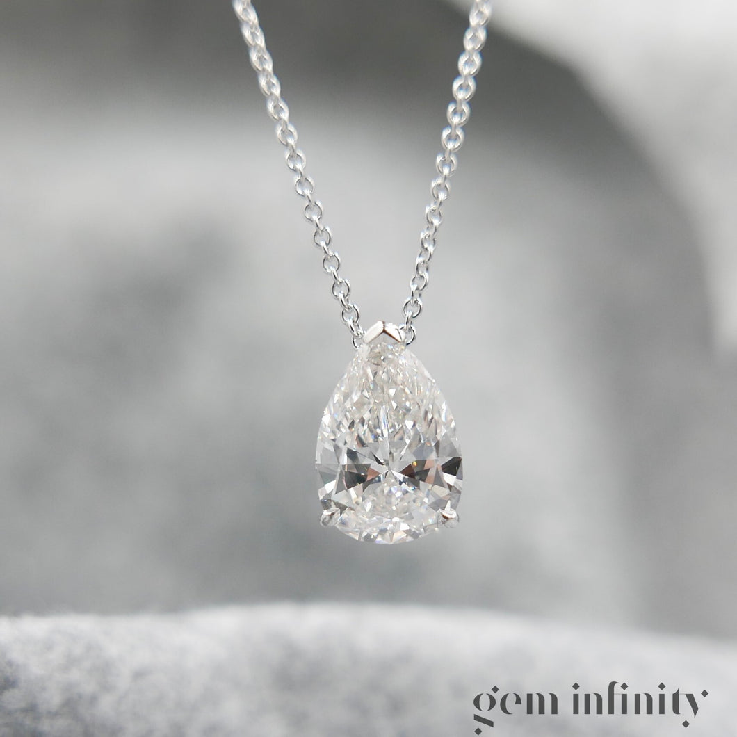 White gold necklace, large pear shape diamond 2.86 ct