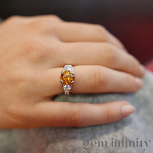 Bague or gris, zircon brun et diamants