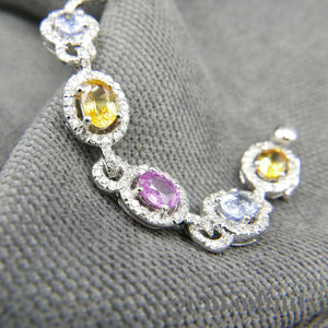 Bracelet or gris, saphirs de couleurs et diamants