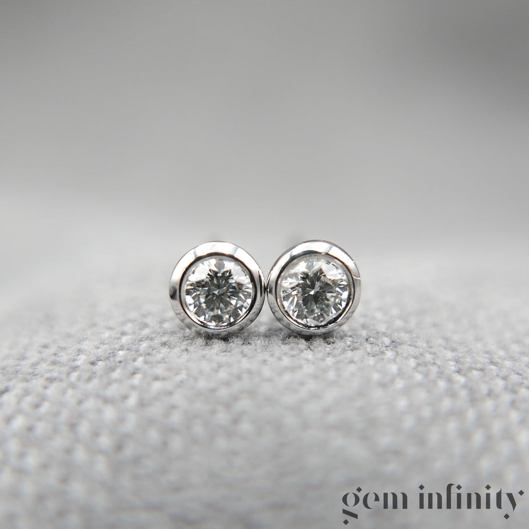 Boucles d'oreilles or gris et diamants