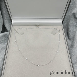 White gold and diamonds necklace