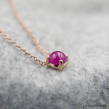 Charger l&#39;image dans la galerie, Collier or rose et cabochon rond de rubis
