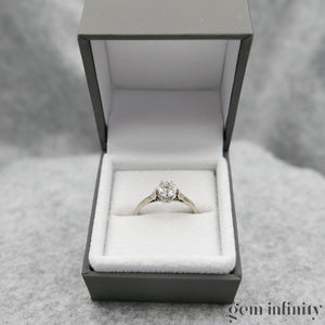 bague solitaire or gris et diamant