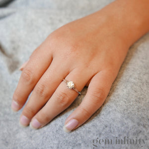 bague solitaire or gris et diamant